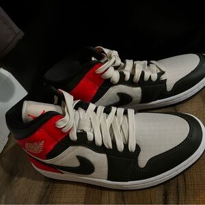 Air Jordan Mid SE | Red